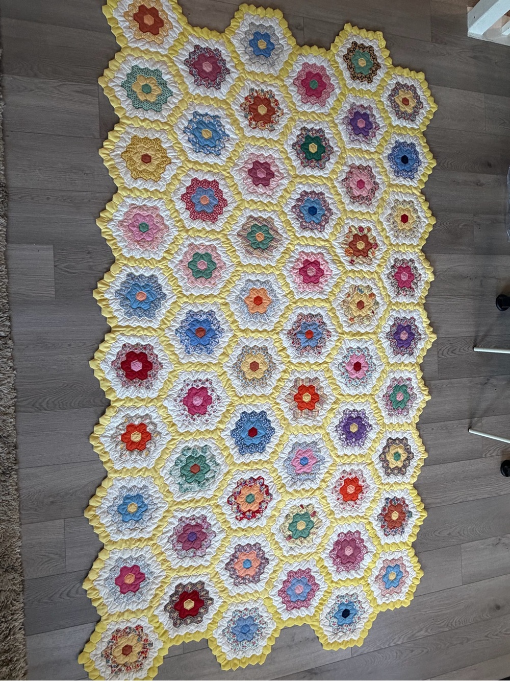 Vintage Handmade Quilt Grandmothers Flower Garden 96” x 51” Hand pieced/Quilt